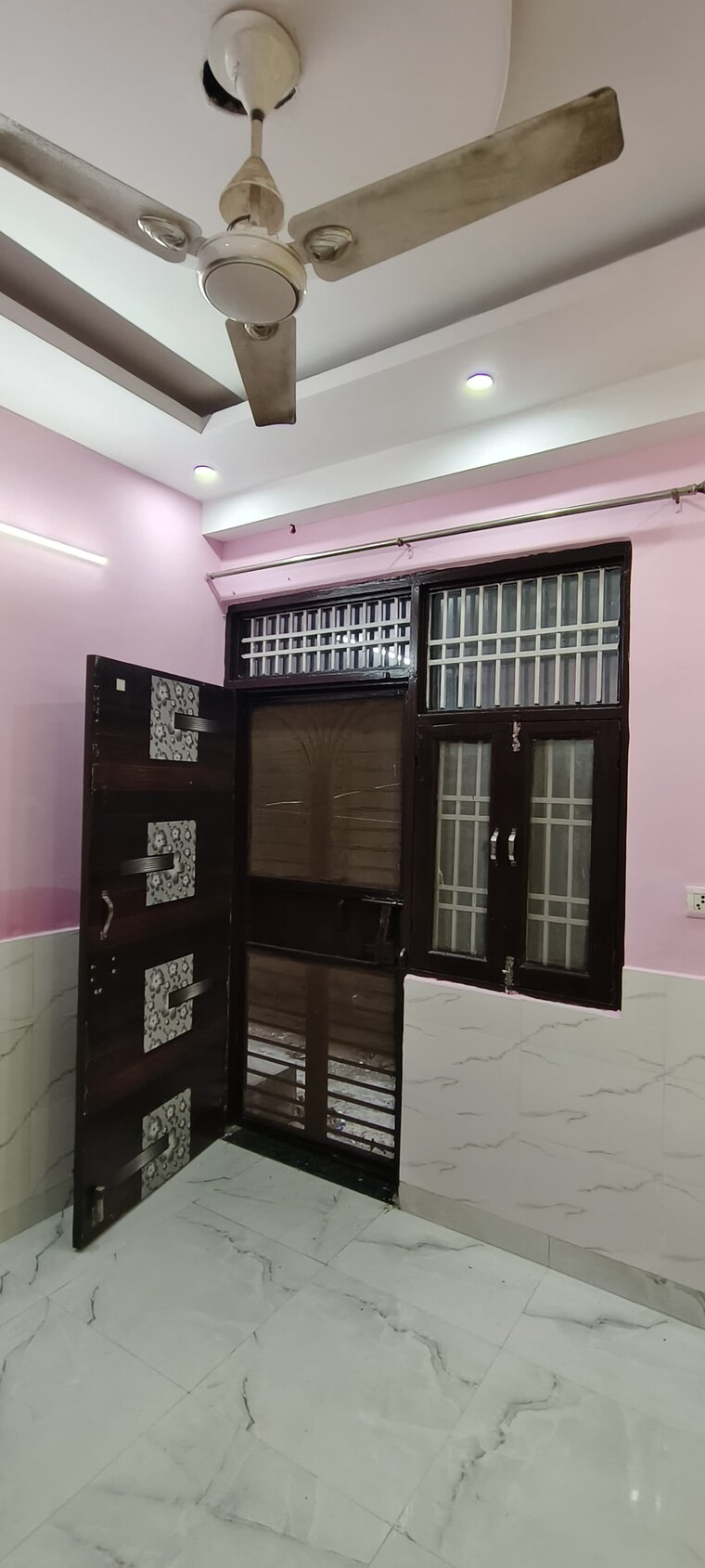 Room, dwarka mor 1 Bedroom 350 Sq.Ft. Builder Floor In Dwarka Mor Delhi 9268840