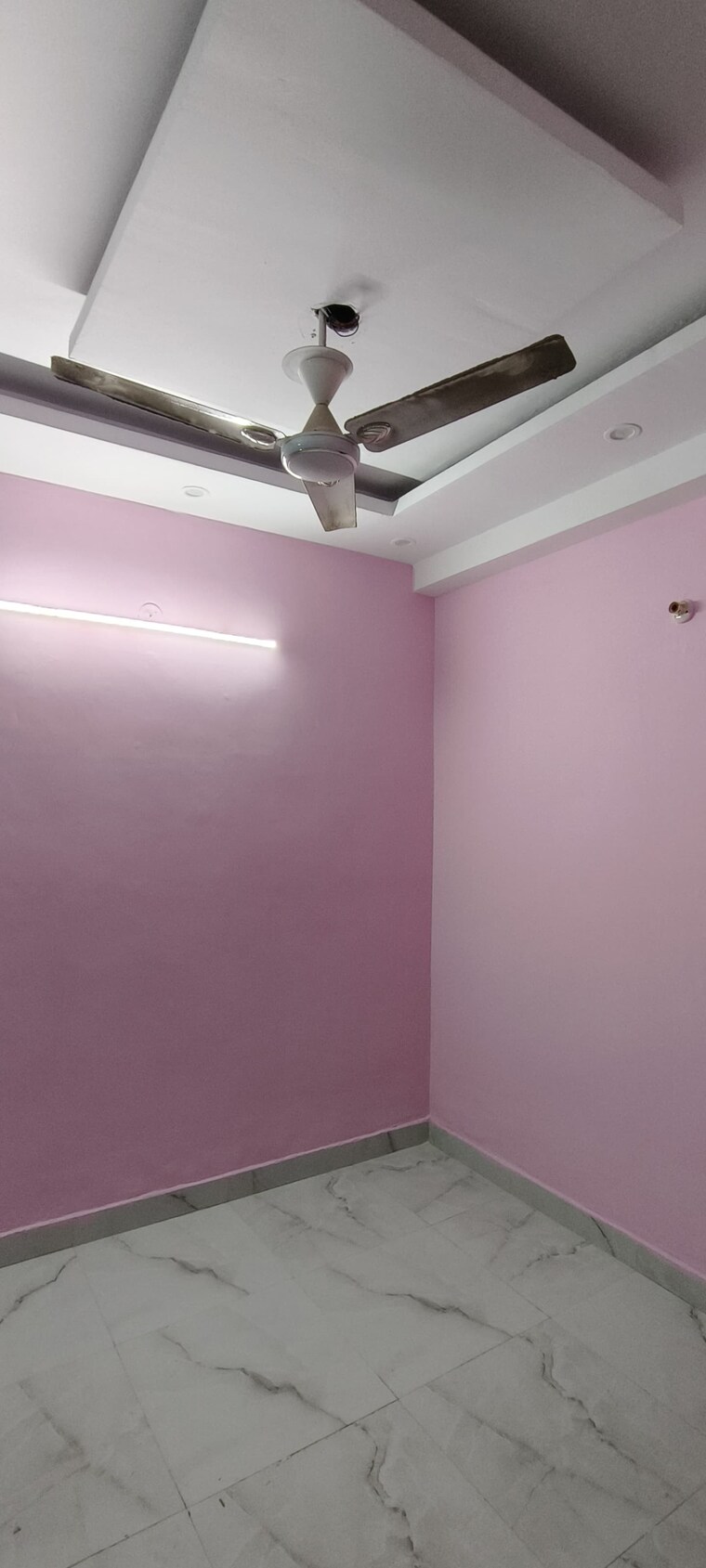 Room, dwarka mor 1 Bedroom 350 Sq.Ft. Builder Floor In Dwarka Mor Delhi 9268840