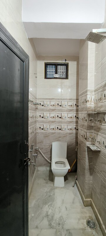 Bathroom in 1 BHK Builder Floor at Dwarka Mor – for Rent