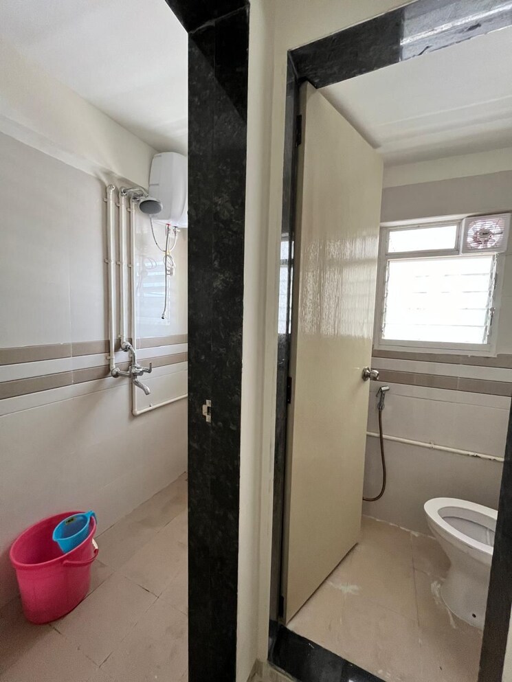 Bathroom, kalyani nagar 1 Bedroom 650 Sq.Ft. Apartment In Kalyani Nagar Pune 9268841