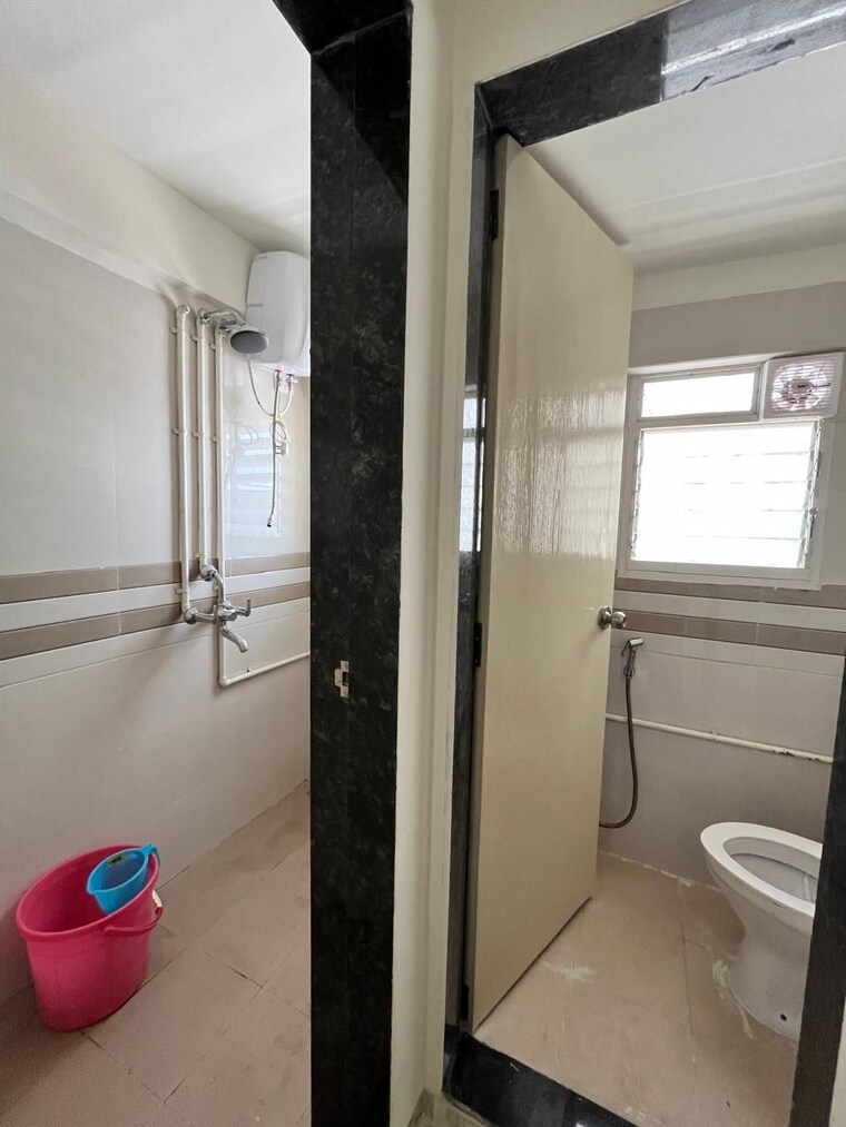 Bathroom, kalyani nagar 1 Bedroom 650 Sq.Ft. Apartment In Kalyani Nagar Pune 9268841