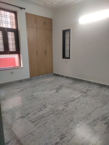 Room in 3 BHK Independent House at Sector 48 – for Rent
