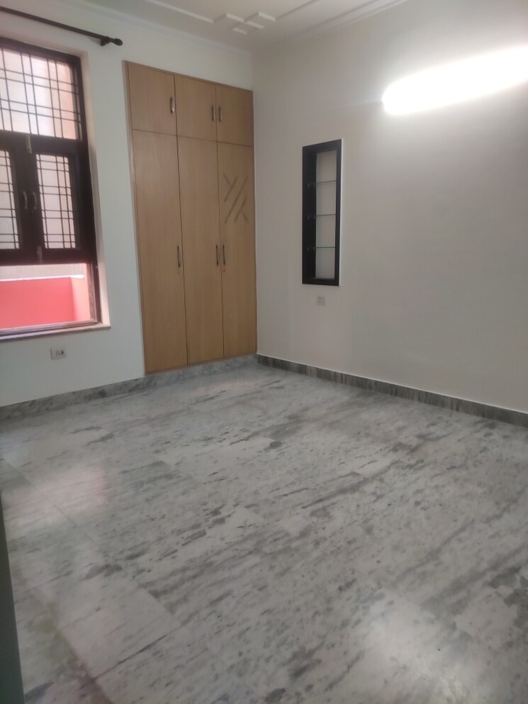 Room, sector 48 3 Bedroom 3000 Sq.Ft. Independent House In Sector 48 Noida 9268862