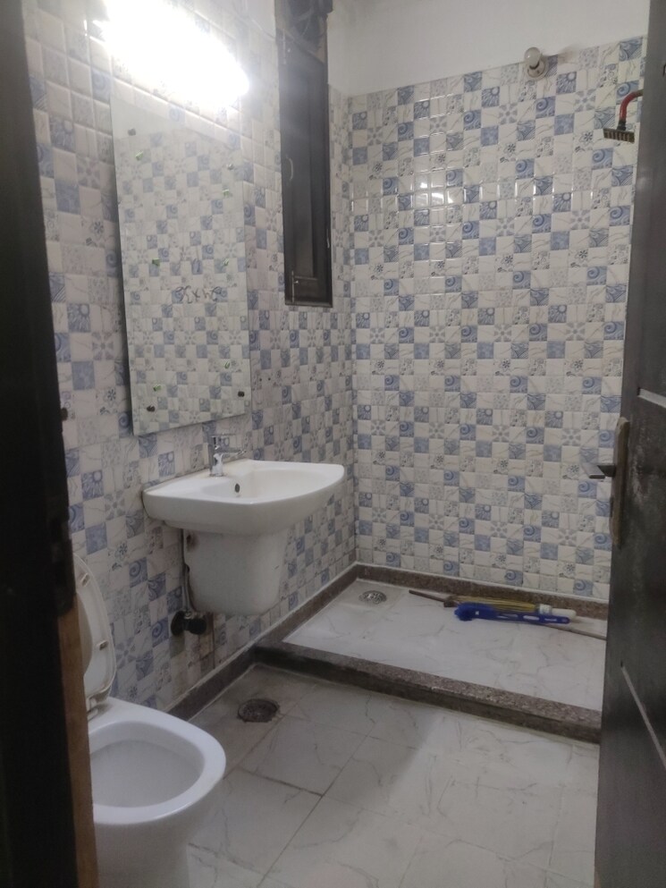 Bathroom, sector 48 3 Bedroom 3000 Sq.Ft. Independent House In Sector 48 Noida 9268862
