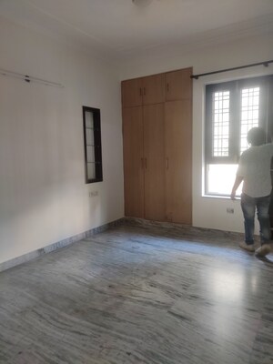 Room in 3 BHK Independent House at Sector 48 – for Rent