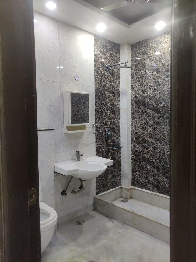 Bathroom, sector 47 3 Bedroom 2800 Sq.Ft. Independent House In Sector 47 Noida 9268863
