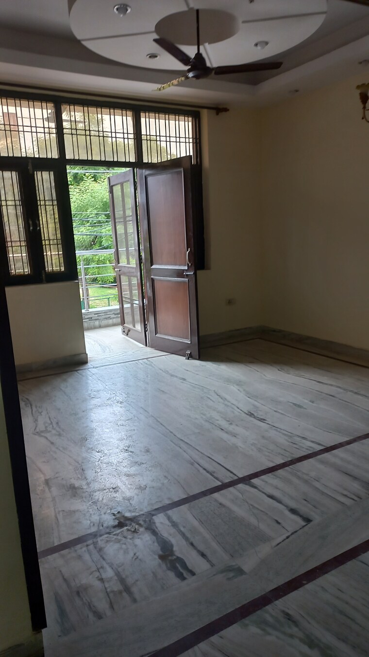 Balcony, sector 37 3 Bedroom 1640 Sq.Ft. Builder Floor In Sector 37 Faridabad 9268880