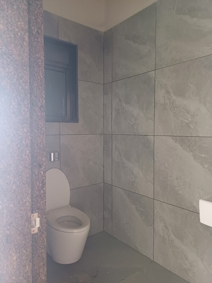 Bathroom, chandak-unicorn Commercial Office Space 532 Sq.Ft. In Andheri West Mumbai 9268884