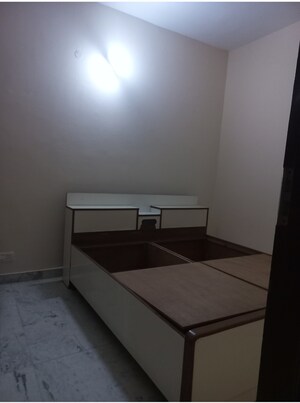 1 RK Builder Floor For Rent in Sector 37