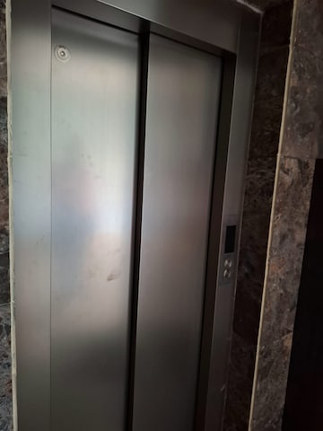 Building Lobby in 3.5 BHK Builder Floor at Sector 57 – for Rent