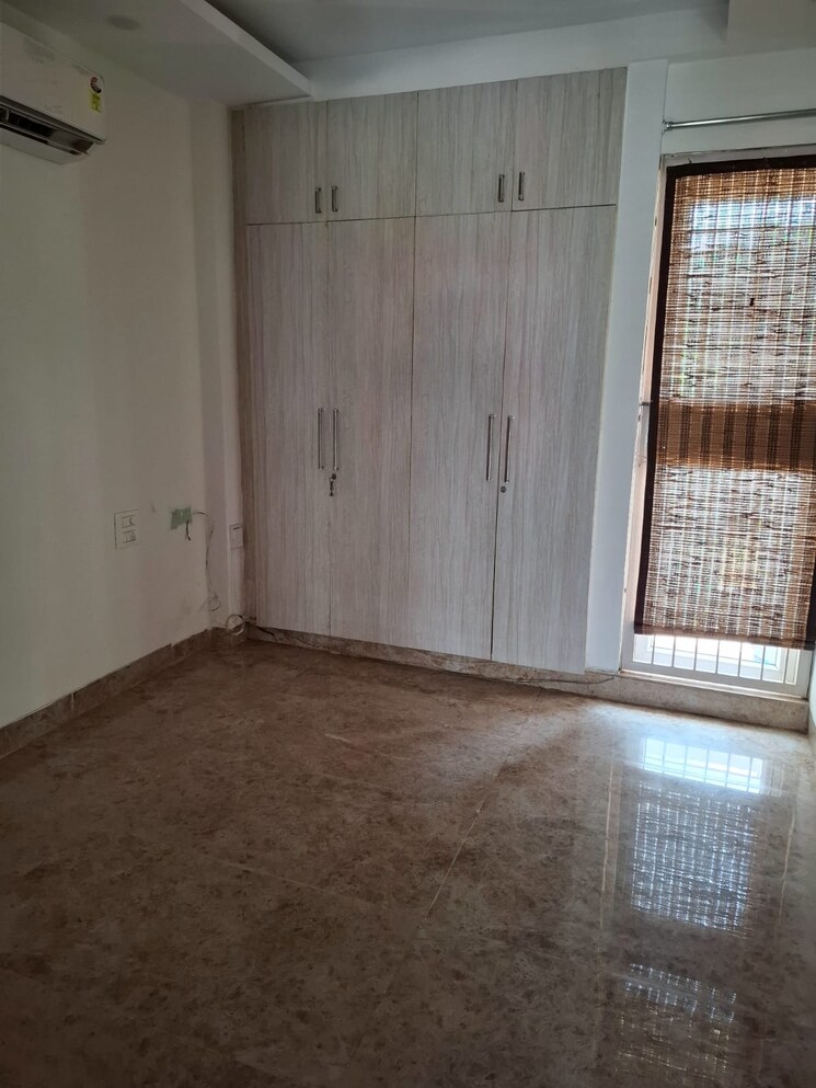 Room, sector 57 3.5 Bedroom 2100 Sq.Ft. Builder Floor In Sector 57 Gurgaon 9268889