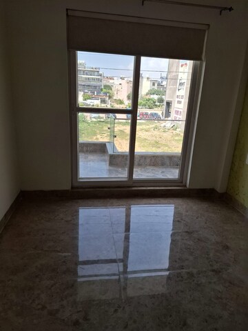 Room in 3.5 BHK Builder Floor at Sector 57 – for Rent