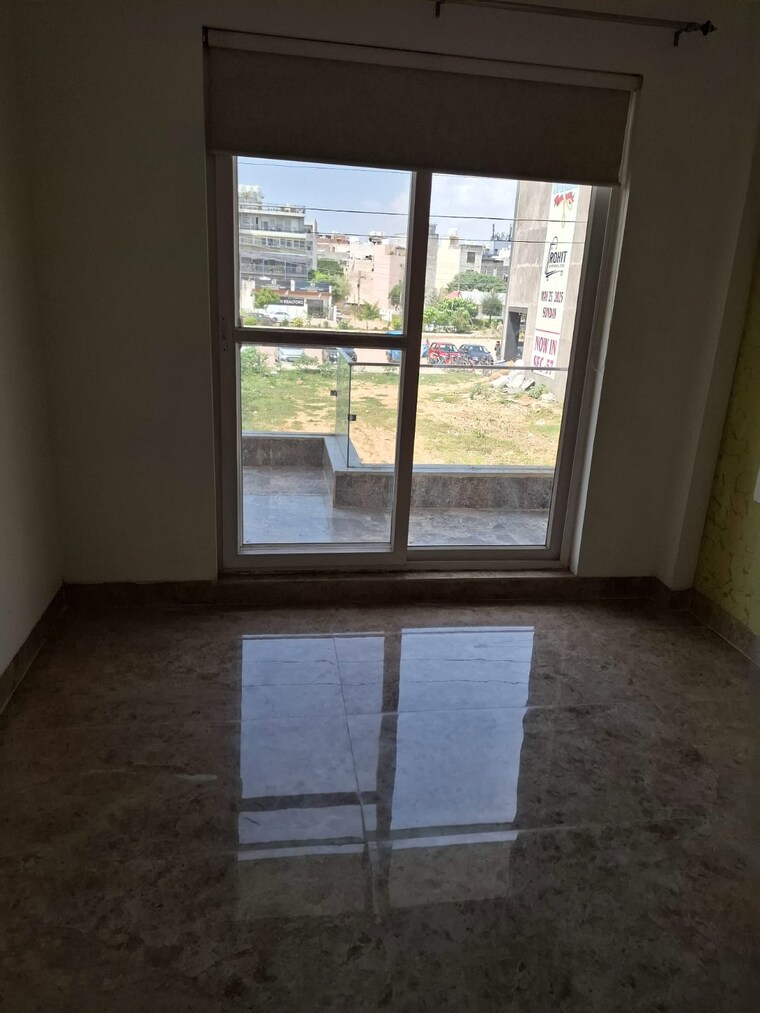 Room, sector 57 3.5 Bedroom 2100 Sq.Ft. Builder Floor In Sector 57 Gurgaon 9268889