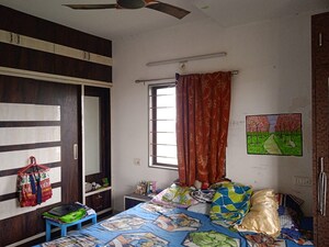 Room in 3 BHK Apartment at Bakeri Swara, Makarpura – for Rent