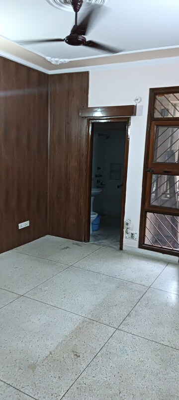 Room in 3 BHK Apartment at Sector 21c – for Rent