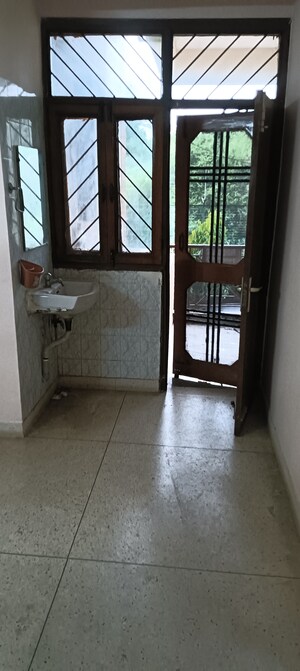 Room in 3 BHK Apartment at Sector 21c – for Rent