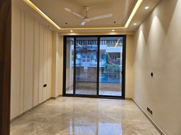 Room in 4 BHK Builder Floor at Hauz Khas – for Rent