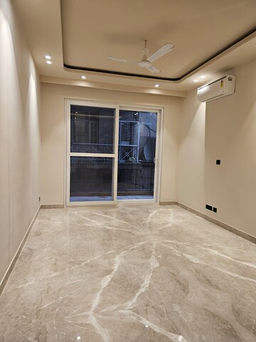 Room in 4 BHK Builder Floor at Hauz Khas – for Rent