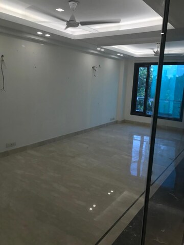 Room in 3 BHK Builder Floor at Greater Kailash I – for Rent