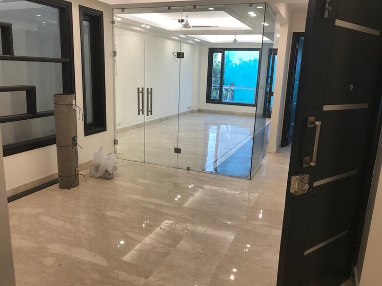  Parking, greater kailash i 3 Bedroom 250 Sq.Yd. Builder Floor In Greater Kailash I Delhi 9268942