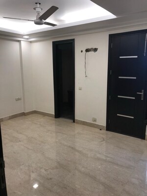 Room in 3 BHK Builder Floor at Greater Kailash I – for Rent