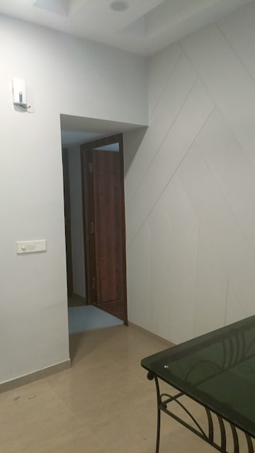 Room in 3 BHK Apartment at Antriksh Golf View, Sector 78 – for Rent