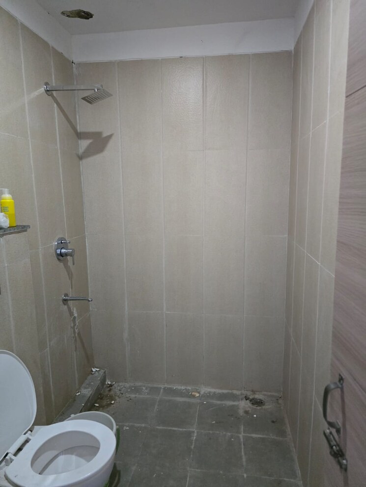 Bathroom, motia-blue-ridge 3 Bedroom 1100 Sq.Ft. Builder Floor In Dhakoli Zirakpur 9268945