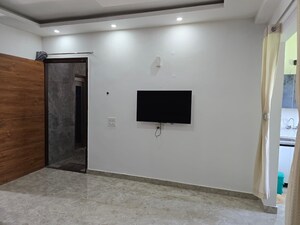 Room in 3 BHK Builder Floor at Motia Blue Ridge, Dhakoli – for Rent