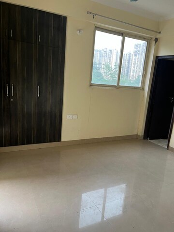 Room in 3 BHK Apartment at Gardenia Golf City, Sector 75 – for Rent