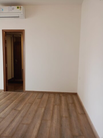 Room in 3 BHK Apartment at ABA Ivy County, Sector 75 – for Rent