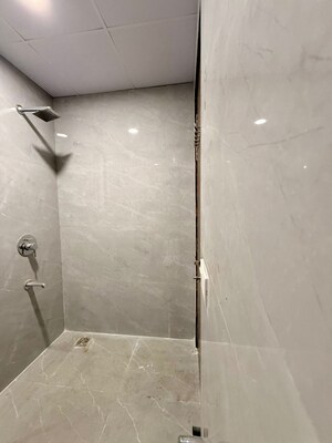 Bathroom in 1 BHK Builder Floor at Sector 57 – for Rent