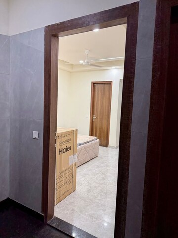 Room in 1 BHK Builder Floor at Sector 57 – for Rent