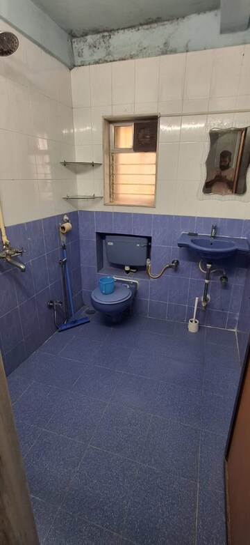 Team Area in 3 BHK Apartment at Mahakali Model Town, Jogeshwari East – for Rent