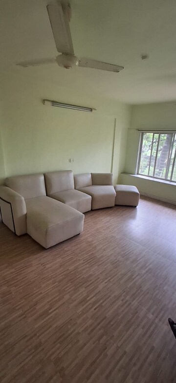 Living Room in 3 BHK Apartment at Mahakali Model Town, Jogeshwari East – for Rent
