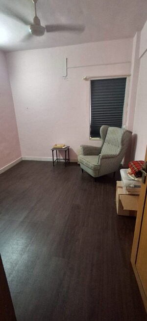 Living Room in 3 BHK Apartment at Mahakali Model Town, Jogeshwari East – for Rent