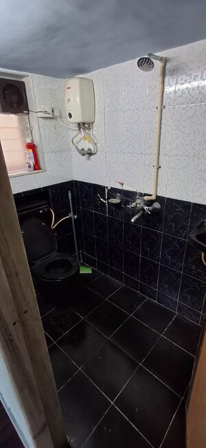 Team Area in 3 BHK Apartment at Mahakali Model Town, Jogeshwari East – for Rent