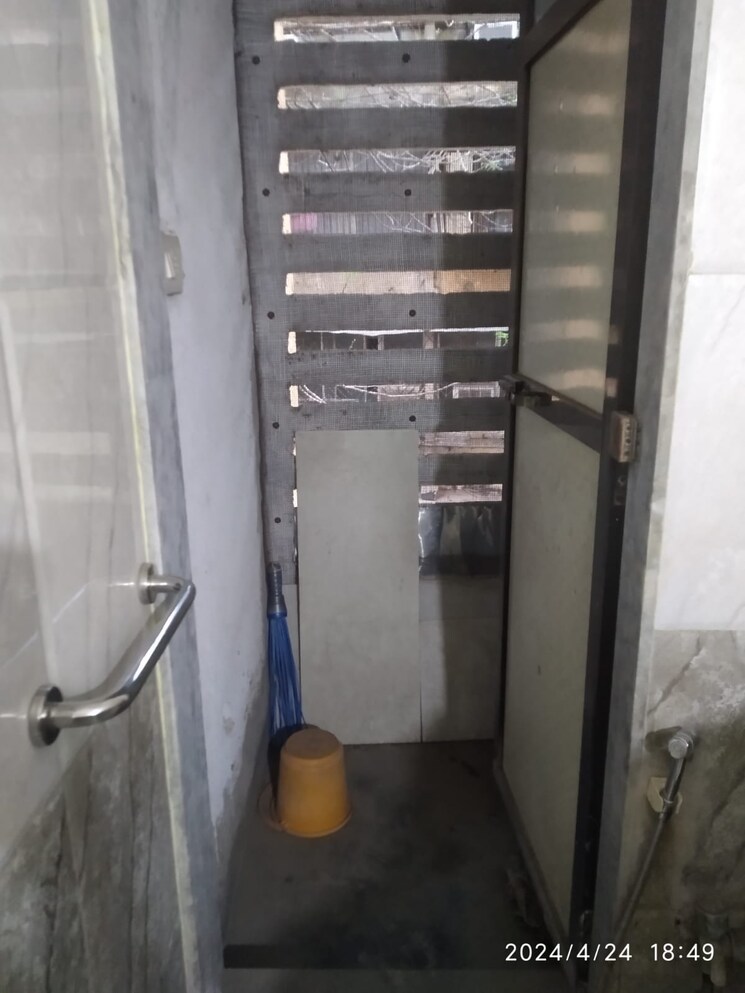 Bathroom, suvrat-chs 2 Bedroom 650 Sq.Ft. Apartment In Tembhi Naka Thane 9269008