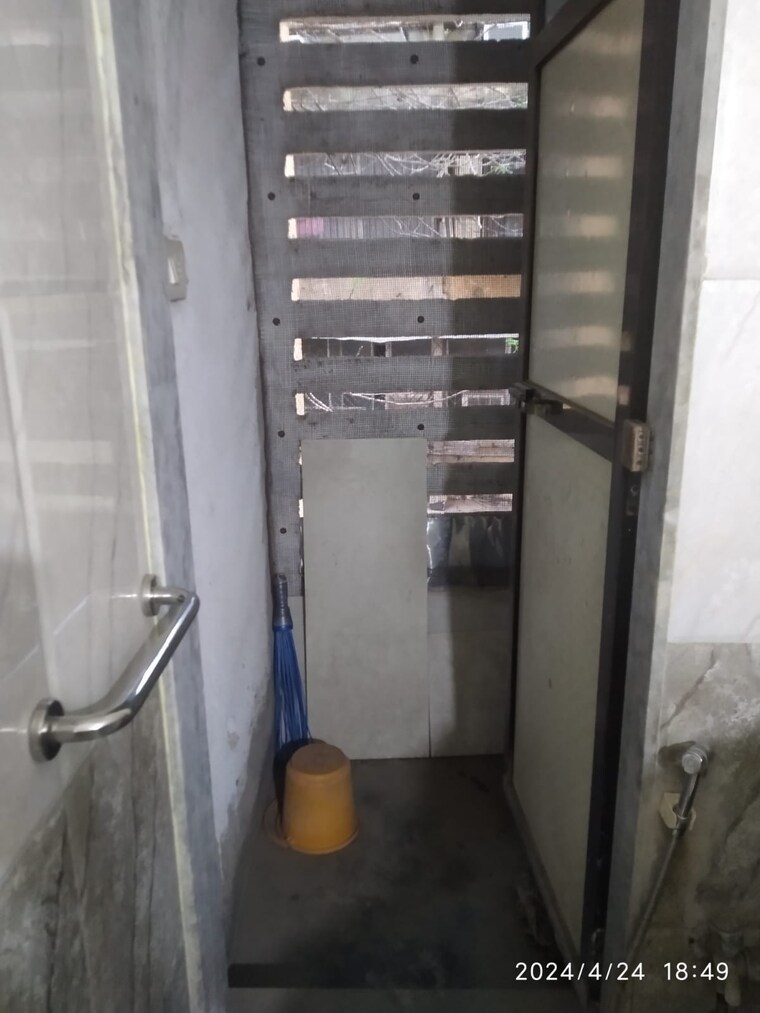 Bathroom, suvrat-chs 2 Bedroom 650 Sq.Ft. Apartment In Tembhi Naka Thane 9269008