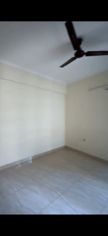 Room in 2 BHK Apartment at Gaur City 2 - 14th Avenue, Sector 16c Greater Noida – for Sale