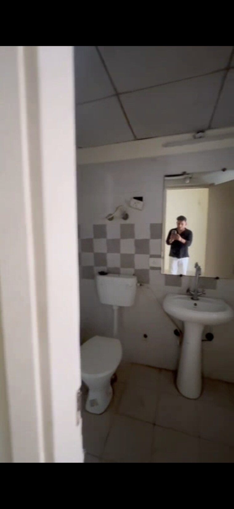 Bathroom, gaur-city-2-14th-avenue 2 Bedroom 955 Sq.Ft. Apartment In Sector 16c Greater Noida Greater Noida 9269020