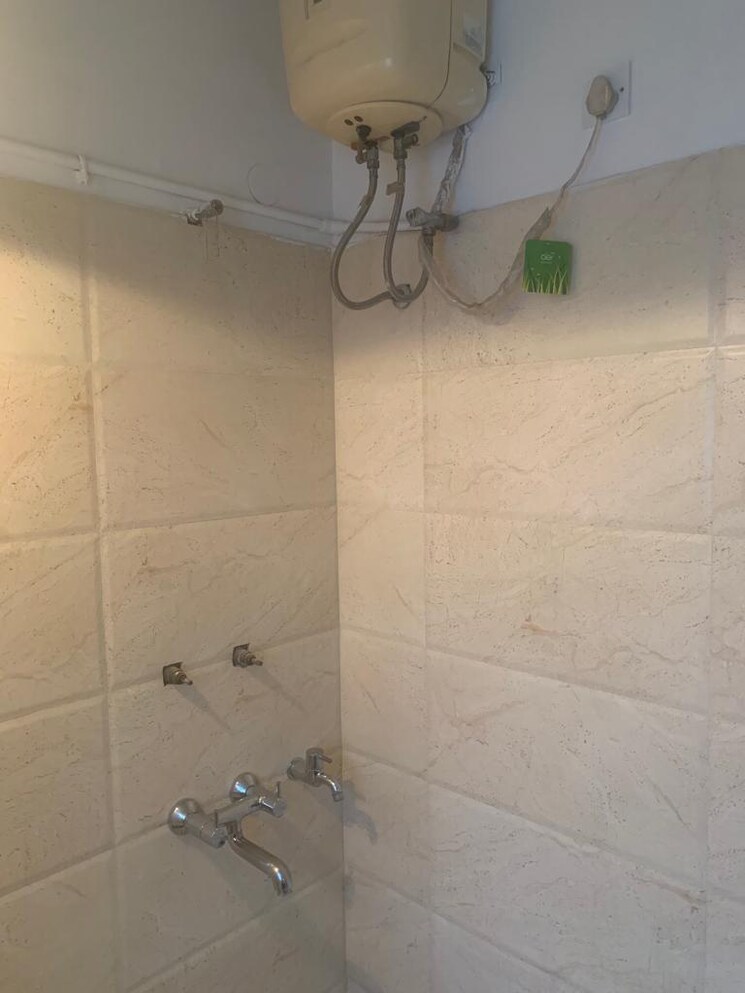 Bathroom, kalkaji 4 Bedroom 1800 Sq.Ft. Builder Floor In Kalkaji Delhi 9269022