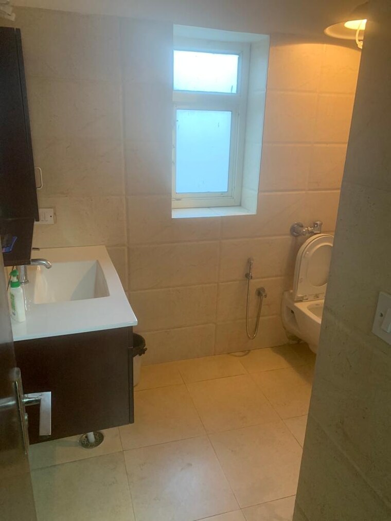Bathroom, kalkaji 4 Bedroom 1800 Sq.Ft. Builder Floor In Kalkaji Delhi 9269022