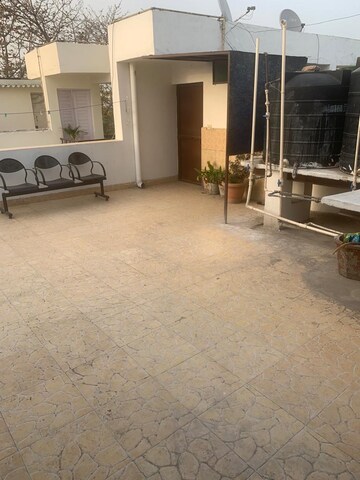 Parking in 4 BHK Builder Floor at Kalkaji – for Sale