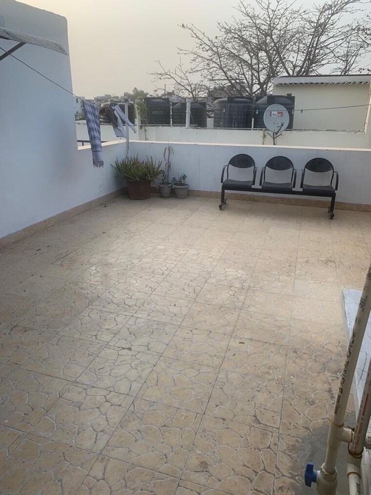  Parking, kalkaji 4 Bedroom 1800 Sq.Ft. Builder Floor In Kalkaji Delhi 9269022