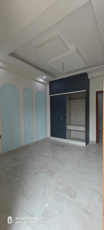 Room in 3 BHK Builder Floor at Sector 73 – for Sale