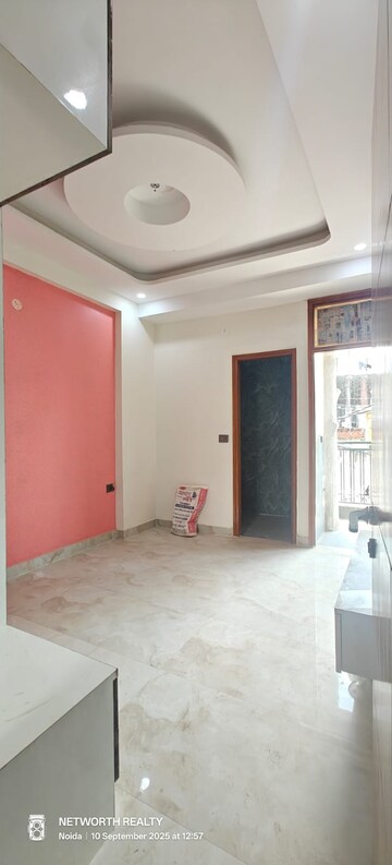 Room in 3 BHK Builder Floor at Sector 73 – for Sale
