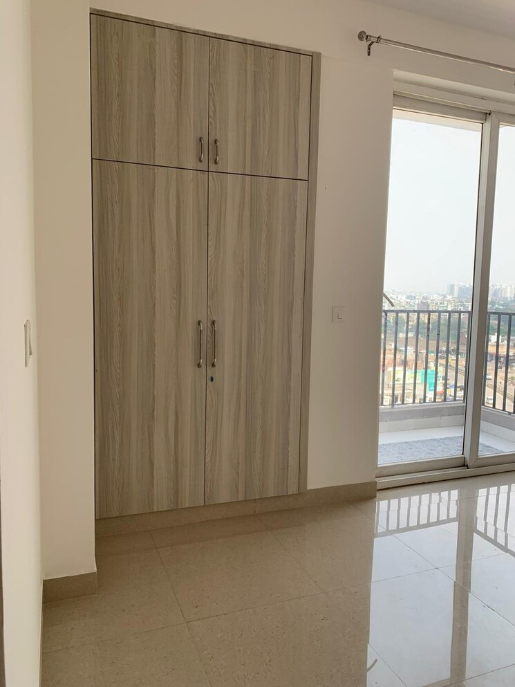 Room, shiv-the-ozone-solitaire 3 Bedroom 1735 Sq.Ft. Apartment In Sector 87 Faridabad 9269041