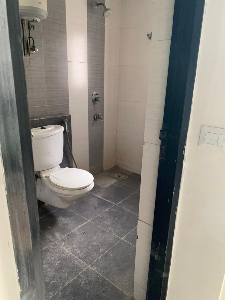 Bathroom, omaxe-spa-village 3 Bedroom 1211 Sq.Ft. Apartment In Sector 78 Faridabad 9269059