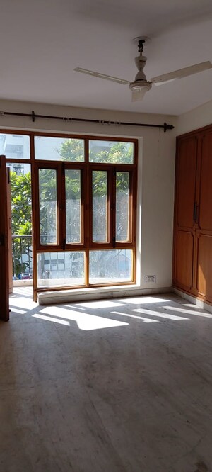 Room in 2 BHK Apartment at Ansal Sushant Estate, Sector 52 – for Rent