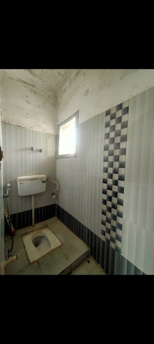 Bathroom in 3 BHK Apartment at Mayur Vihar Phase 1 – for Rent